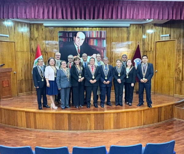 Academia Peruana de Doctores